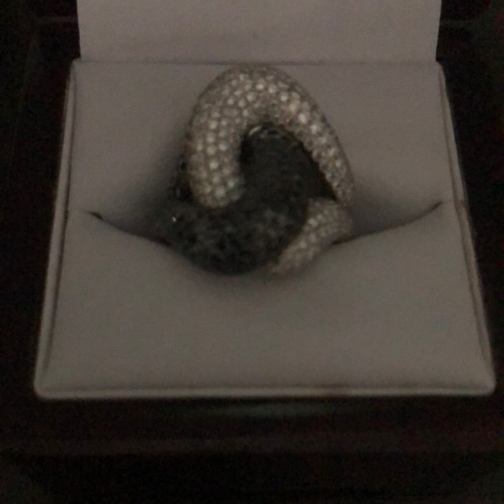18 k white gold , hand designed with 2 k of white Diamonds and black diamonds